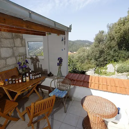 Cacini Dvori Apartmán Lastovo