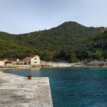 Cacini Dvori * Lastovo