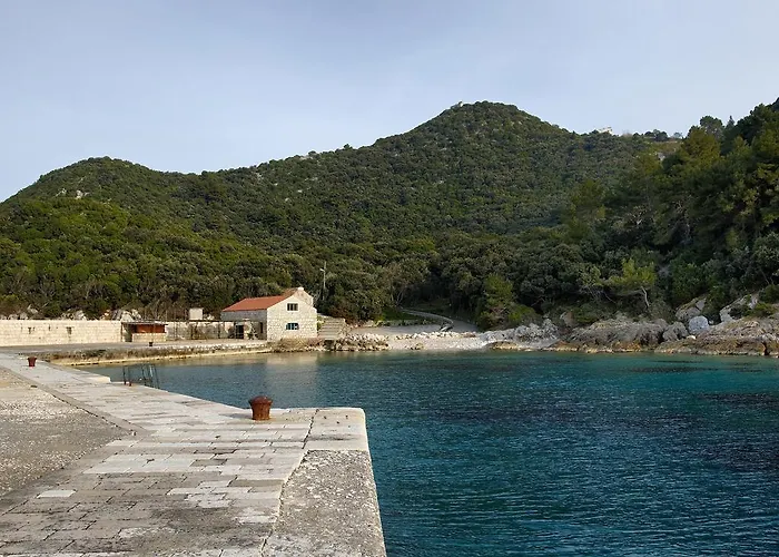 Cacini Dvori * Lastovo