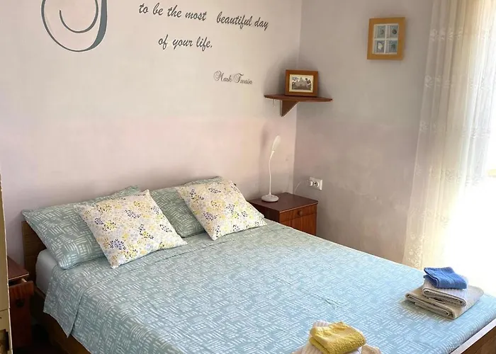 Cacini Dvori Daire Lastovo