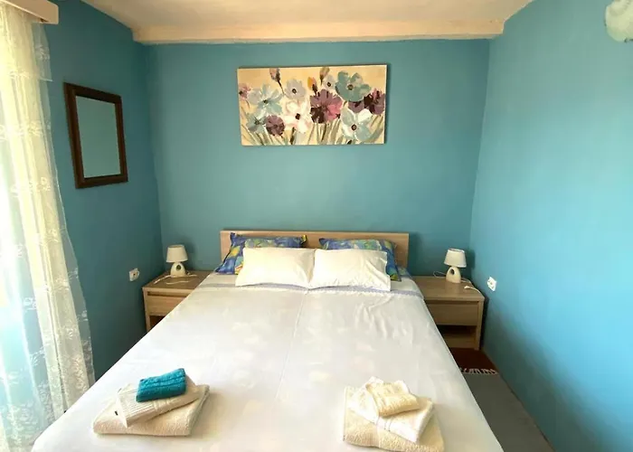 Cacini Dvori Lastovo