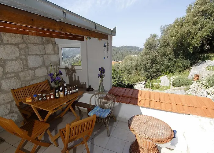 Cacini Dvori Daire Lastovo